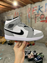 Air Jordan 1 Mid "Light Smoke Grey'