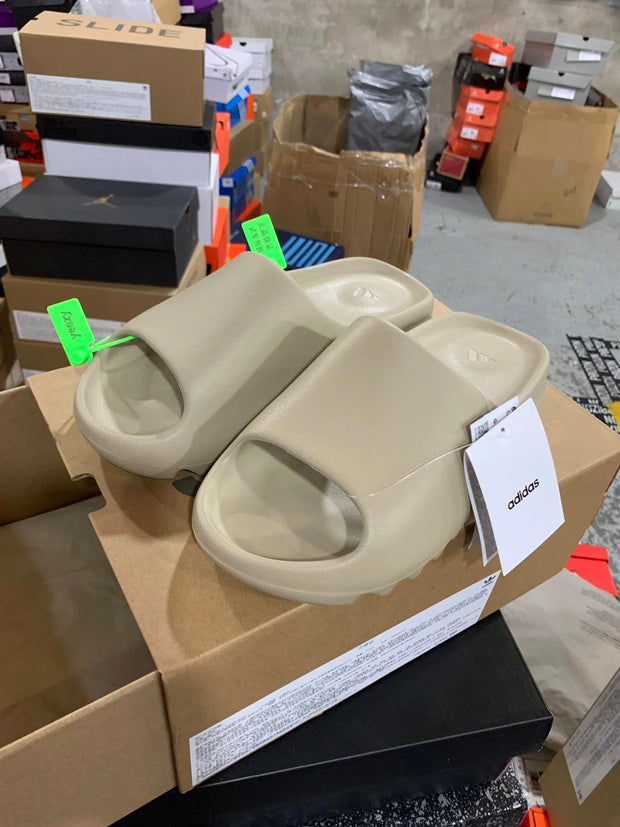 AD originals Yeezy Slide "Pure"'