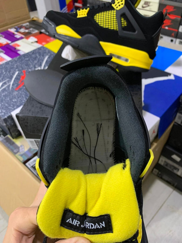 Air Jordan 4 Retro