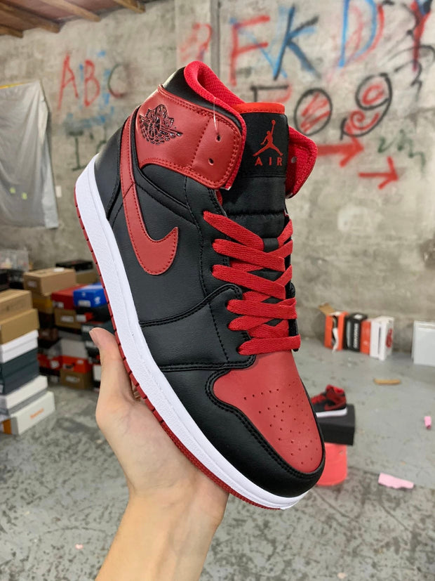 Air Jordan 1 Mid "Alternate Bred”