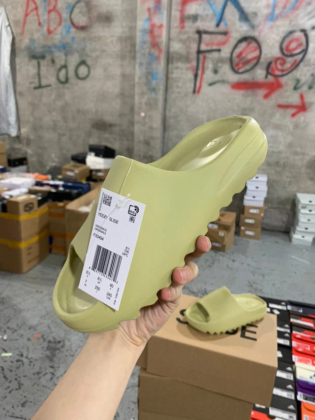 AD originals Yeezy Slide "Pure"'