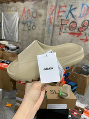 AD originals Yeezy Slide "Pure"'