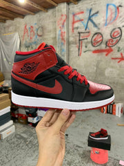 Air Jordan 1 Mid "Alternate Bred”