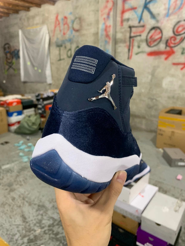 Air Jordan 11 Velvet "Midnight Navy"