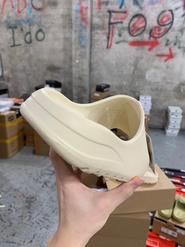AD originals Yeezy Slide "Pure"'