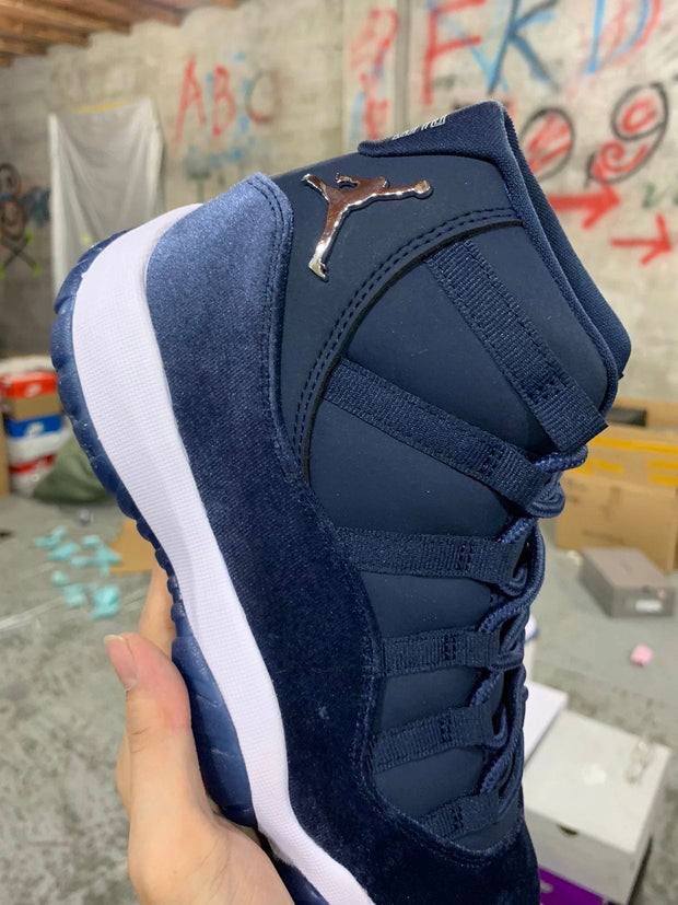 Air Jordan 11 Velvet "Midnight Navy"