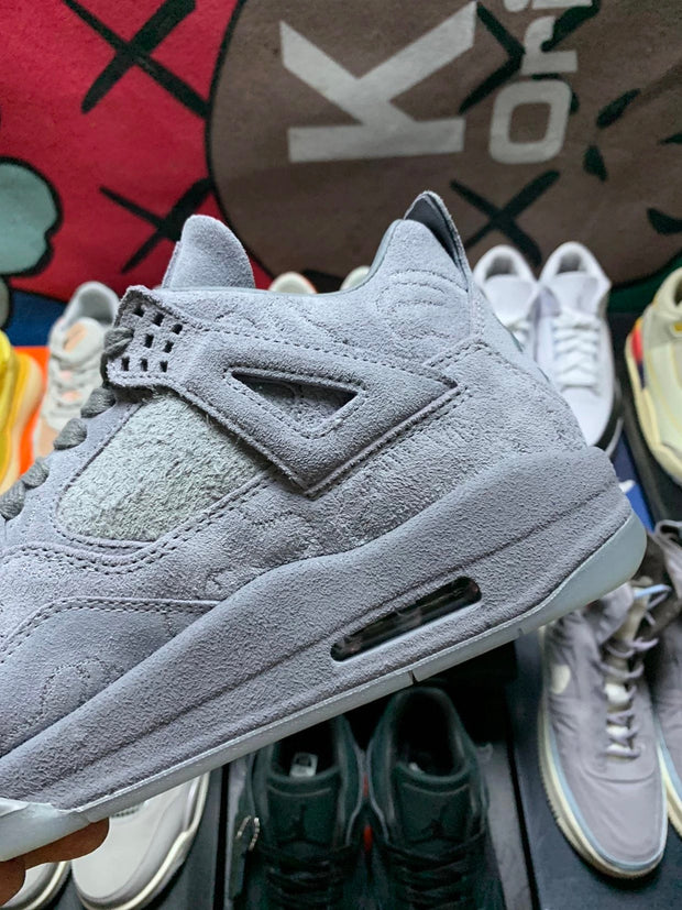 Kaws x Air Jordan 4
