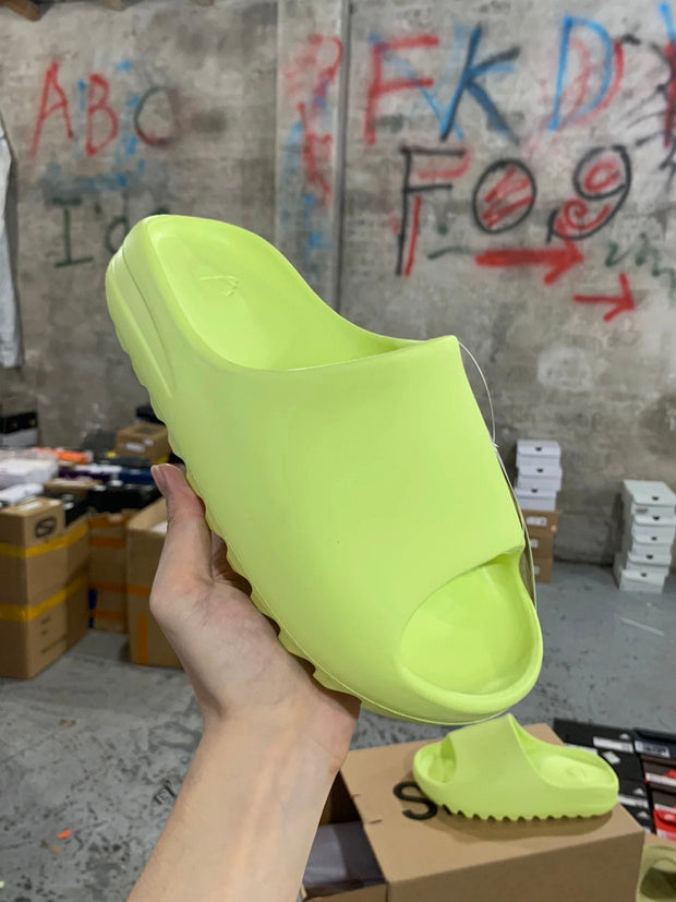 AD originals Yeezy Slide "Pure"'