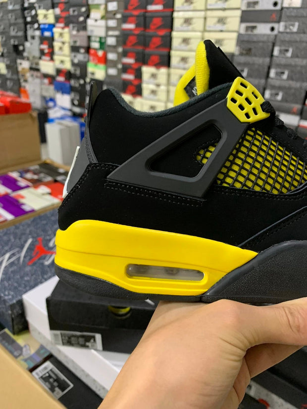Air Jordan 4 Retro