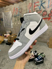 Air Jordan 1 Mid "Light Smoke Grey'