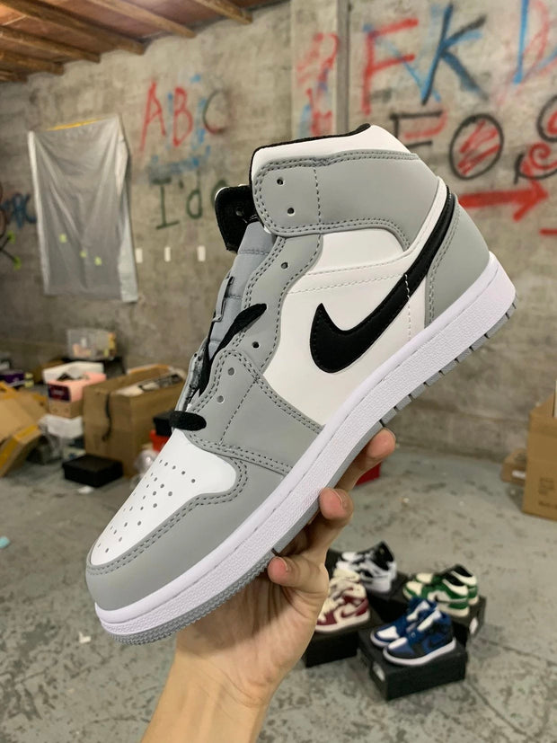 Air Jordan 1 Mid "Light Smoke Grey'
