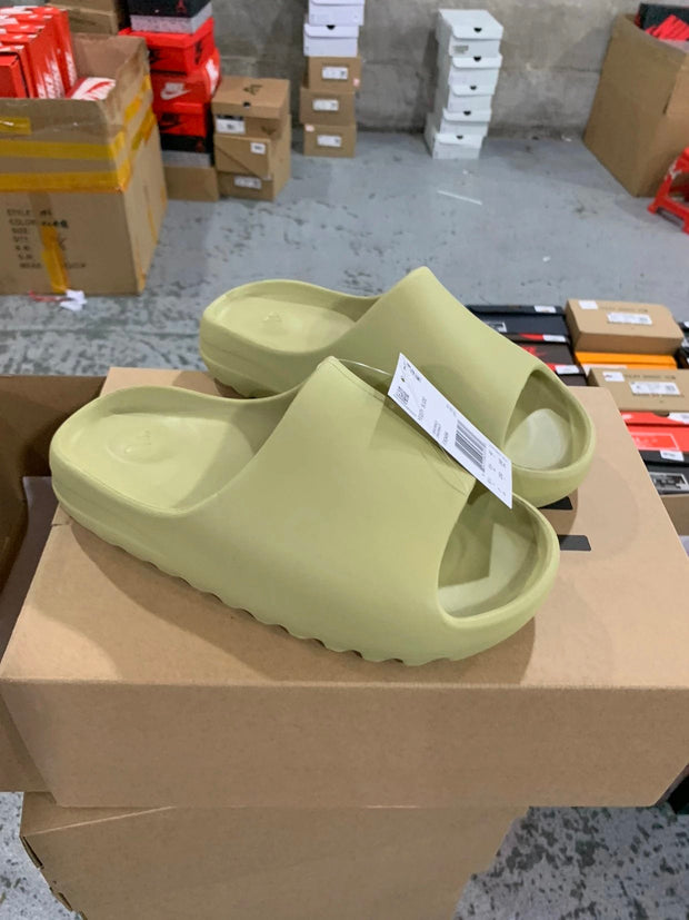 AD originals Yeezy Slide "Pure"'