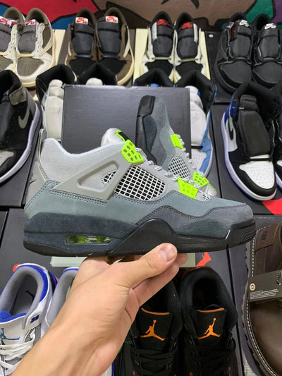 Air Jordan 4 retro se95neon