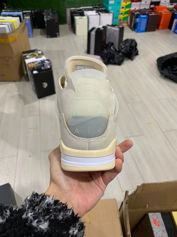 Air Jordan 4 × off white