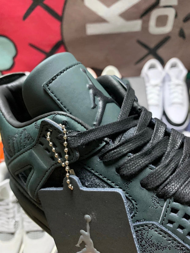 Kaws x Air Jordan 4