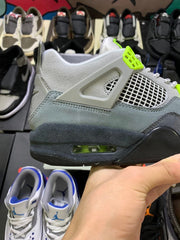 Air Jordan 4 retro se95neon