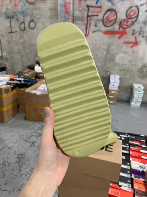AD originals Yeezy Slide "Pure"'