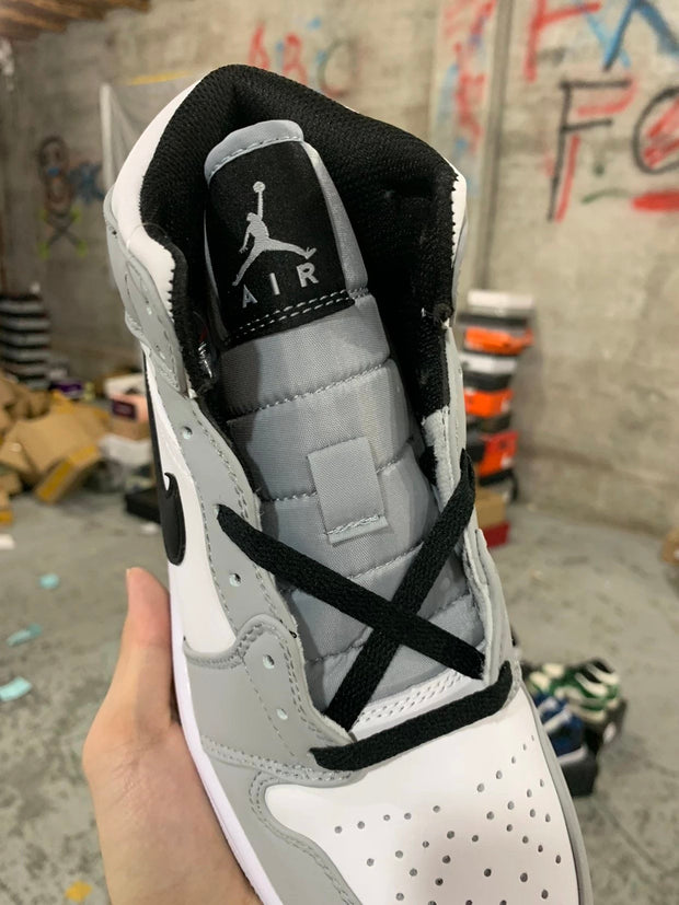 Air Jordan 1 Mid "Light Smoke Grey'