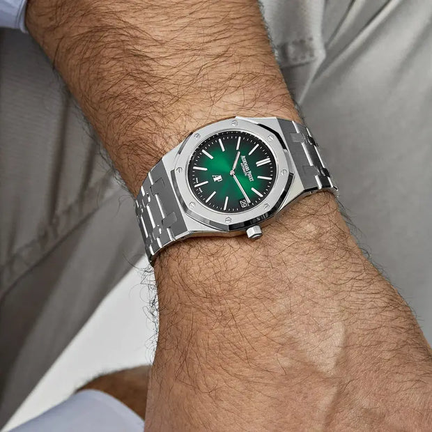 Audemars Piguet Royal Oak 15202PT.OO.1240PT.01 ‘Jumbo’ Extra-Thin Platinum Green Dial (2021)